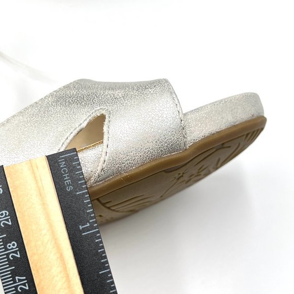 9W 9 WIDE Lifestride Women Mega Silver Metallic Faux Leather Sandals Heels Shoes - Picture 13 of 14